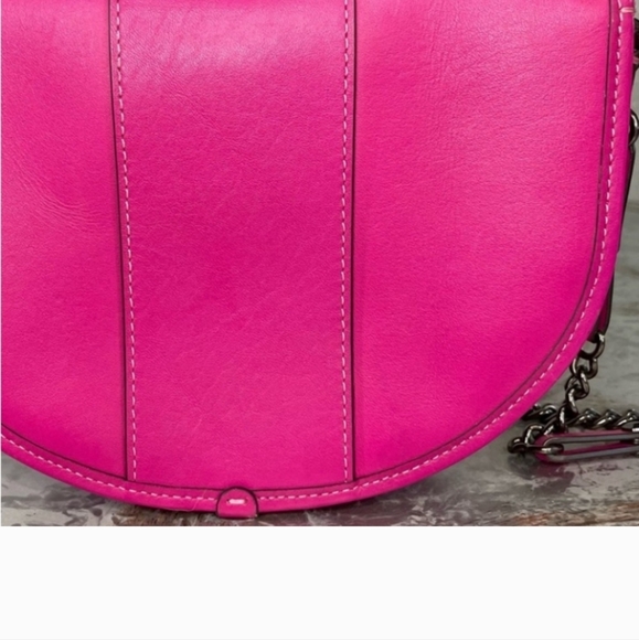 Coach, pink, glove tanned leather, with black gunmetal hardware. - Picture 6 of 13